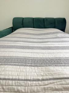 Postel nebo postele na pokoji v ubytování Cottage u Romana