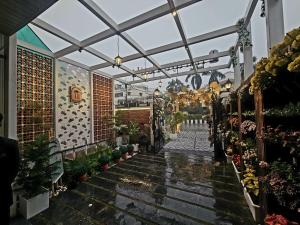 Un jardín fuera de Narayan Kothi