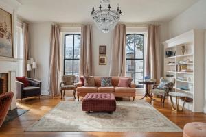 Posezení v ubytování Frankfort Hideaway Urban Retreat in Louisville + 100 fotografií