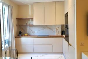 Kuchyň nebo kuchyňský kout v ubytování Logement aux portes de Monaco