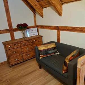 Χώρος καθιστικού στο RUMIANA CHATA w Kaszubskiej Wenecji