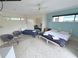 Postel nebo postele na pokoji v ubytování Emu Park Beach Resort