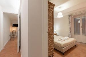Letto o letti in una camera di S.Ambrogio Courtyard in Florence-hosted by Thinah