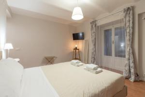 Letto o letti in una camera di S.Ambrogio Courtyard in Florence-hosted by Thinah