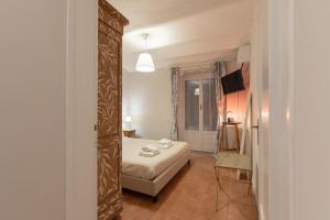 Letto o letti in una camera di S.Ambrogio Courtyard in Florence-hosted by Thinah