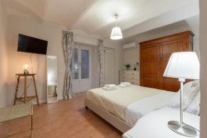 Letto o letti in una camera di S.Ambrogio Courtyard in Florence-hosted by Thinah