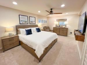 a bedroom with a bed and a flat screen tv at Bella Vista - SUR111 in Solana Beach +38 photos