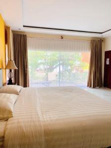 Postel nebo postele na pokoji v ubytování Sunmoon Beach Resort Likupang Timur
