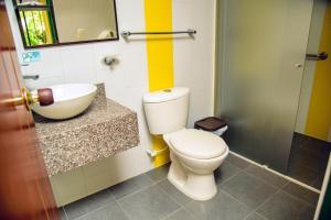 Koupelna v ubytování Hotel Monchuelo Spa