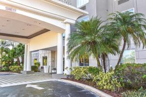 Zahrada ubytování Holiday Inn Express & Suites Cocoa by IHG