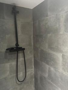 a light in a bathroom with a stone wall at Schwarzer Kater in Hochstetten-Dhaun