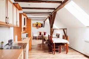 a kitchen and dining room with a table and chairs at Siedlisko Waliszówka in Bystrzyca Kłodzka