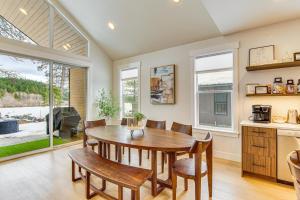 Galeriebild der Unterkunft Private Hot Tub and Patio Spacious Cle Elum Home in Cle Elum