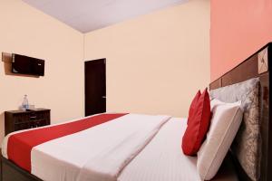 Postel nebo postele na pokoji v ubytování Super Hotel O Siddhartha Guest House