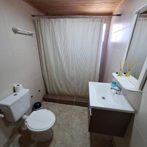 Koupelna v ubytování Hospedaje Calel