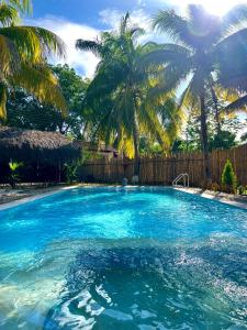 Bazén v ubytování Fm Luxury villa Arquitectura tipo Bali Mini Playa y piscina privada nebo v jeho okolí