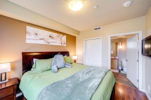 Foto dalla galleria di Walk to Lake Chelan Condo with Pool Access a Chelan