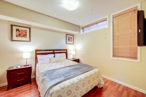 Foto dalla galleria di Walk to Lake Chelan Condo with Pool Access a Chelan