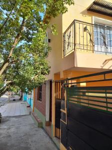 a building with a black gate and a balcony at Departamento tres ambientes in El Carmen