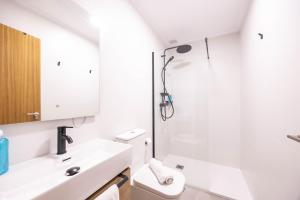 Łazienka w obiekcie Apartamentos Marina Playa de Torrevieja by Apartamentos Torrevieja