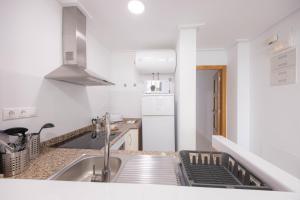 Kuchnia lub aneks kuchenny w obiekcie Apartamentos Marina Playa de Torrevieja by Apartamentos Torrevieja