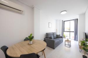 Część wypoczynkowa w obiekcie Apartamentos Marina Playa de Torrevieja by Apartamentos Torrevieja