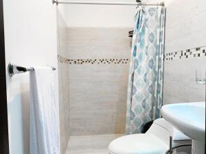 Afbeelding uit fotogalerij van 3 dormitorios piscina privada BBQ parking free in SamborondÃ³n +45 foto's