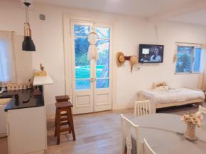 a room with a kitchen with a table and a door at Casa quinta con gran parque, pileta y parrilla a 15 min del aeropuerto in La Unión +44 photos