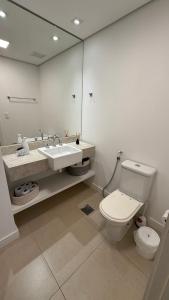 Et badeværelse på Alto Padrão Pé na Areia 2