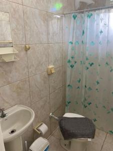 Ένα μπάνιο στο Pousada Vila do Meio