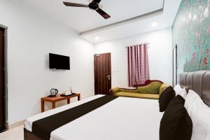 Postel nebo postele na pokoji v ubytování Hotel O Alankrita Resort + 23 fotografií