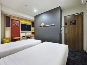 Postel nebo postele na pokoji v ubytování hotel MONday Tokyo Nishikasai