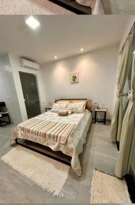 a bedroom with a large bed in a room at Flats Raízes da Barra in Maragogi