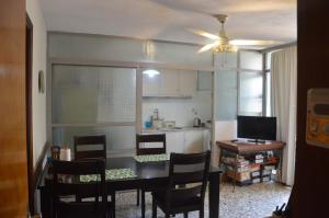 TV a/nebo společenská místnost v ubytování Habitación "Sur" Privada con baño privado - 3B