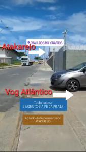 a car parked on the side of a road at Apartamento Praia dos Milionários 3 Quartos e Ar condicionado in Ilhéus