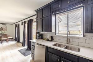 Fotografie z fotogalerie ubytování Cozy 3 Bedroom House Near DFW v destinaci Bedford