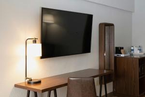 TV a/nebo společenská místnost v ubytování Four Points by Sheraton Allentown Lehigh Valley
