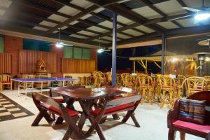 Mirambeena Motel餐厅或其他用餐的地方