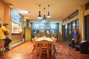 Mirambeena Motel餐厅或其他用餐的地方