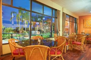 Mirambeena Motel餐厅或其他用餐的地方