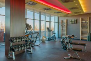 Posilňovňa alebo fitness centrum v ubytovaní Four Points by Sheraton Kecskemet Hotel and Conference Center