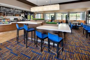 Εστιατόριο ή άλλο μέρος για φαγητό στο Courtyard Dallas Addison Midway
