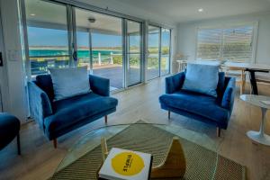 Posezení v ubytování Cactus- Spectacular Views On The Ocean Front Pet friendly