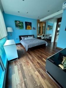 Katil atau katil-katil dalam bilik di Luxury Beachfront Condo with Ocean Views