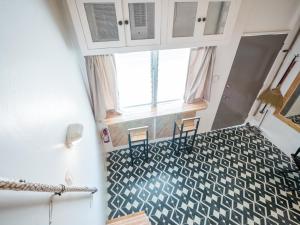Katil atau katil-katil dalam bilik di AGTA Nest Loft in Subic Bay with Self-Serve Breakfast - WiFi, Monkeys, Pet Friendly with a Fee