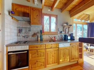 Fotografie z fotogalerie ubytování Chalet in Veysonnaz with swimming pool v destinaci Veysonnaz