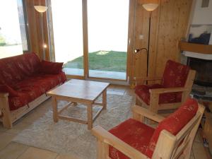 Χώρος καθιστικού στο Charming Apartment With Valley View