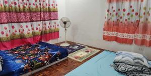 En eller flere senge i et værelse på Short Stay BF Resort