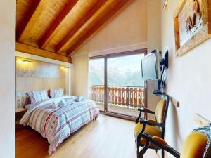 صورة لـ Majestic chalet with indoor pool في نينداز