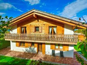 صورة لـ Majestic chalet with indoor pool في نينداز